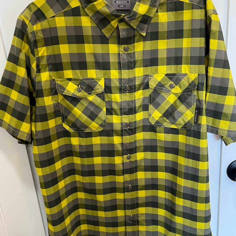 Merrell Men's Plaid Yellow and Black Button Down Shirt Size Medium casual summer